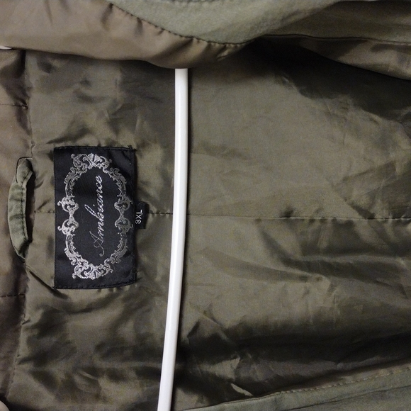 Forrest Green Jacket - Picture 3 of 3